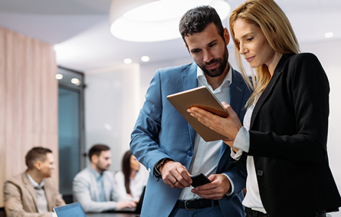 CX_sales_roles Win more deals, and increase your revenue by tracking sales opportunities